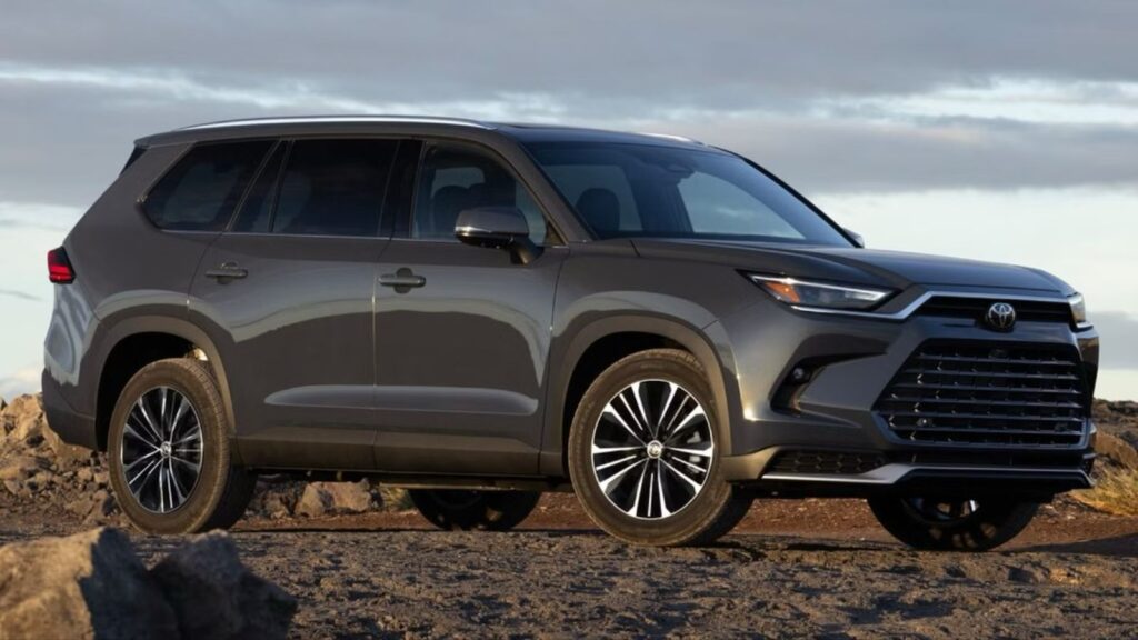 Toyota’s Luxury Highlander Is Finally Arriving in India – Launch & Price 4 Toyota Highlander