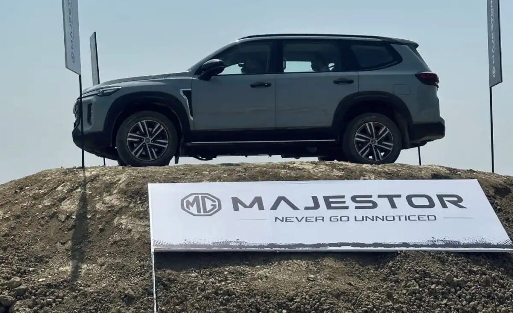 MG Majestor Guinness World Record: India's First D+ SUV Pulls a 406-Tonne Train 4 MG Majestor Guinness World Record