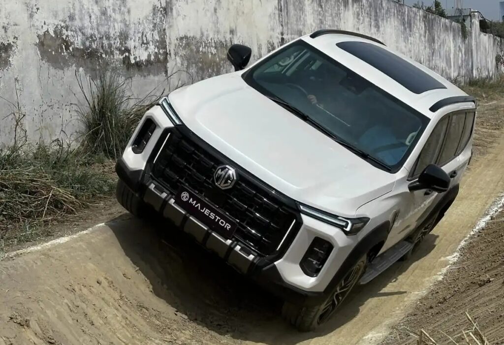 MG Majestor Guinness World Record: India's First D+ SUV Pulls a 406-Tonne Train 7 MG Majestor Guinness World Record