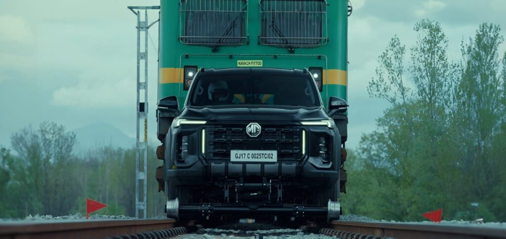 MG Majestor Guinness World Record: India's First D+ SUV Pulls a 406-Tonne Train 2 MG Majestor Guinness World Record